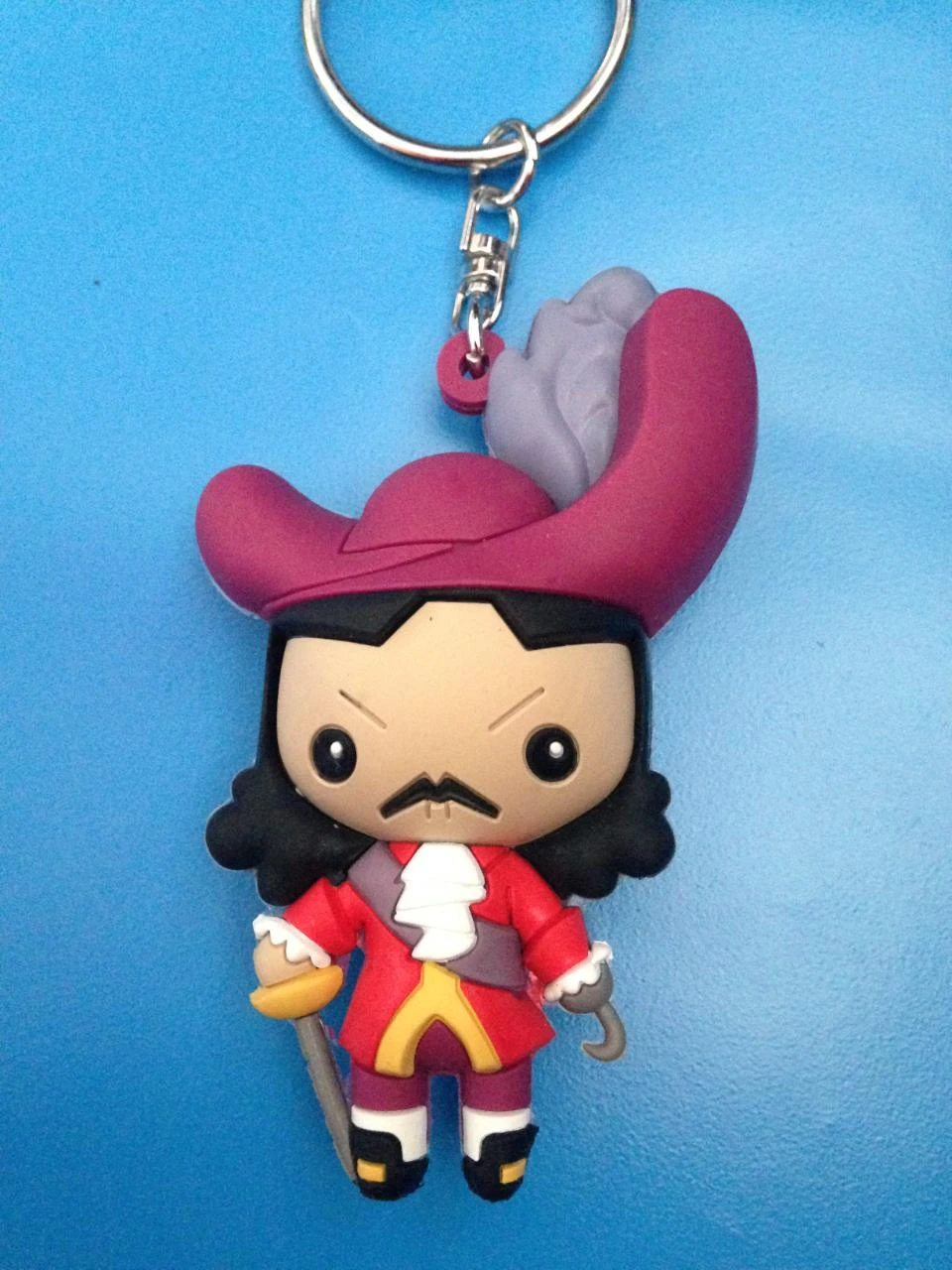 Porte clés disney disneyland paris : Capitaine Crochet en relief 3D